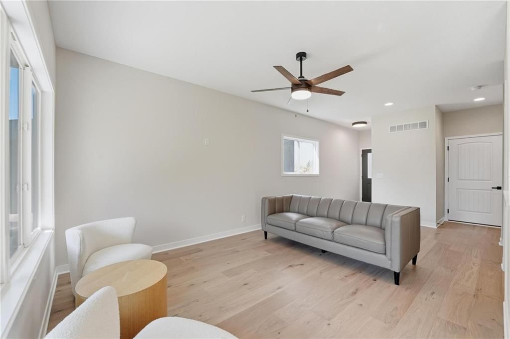 207 NW Orchard Court — photo 8