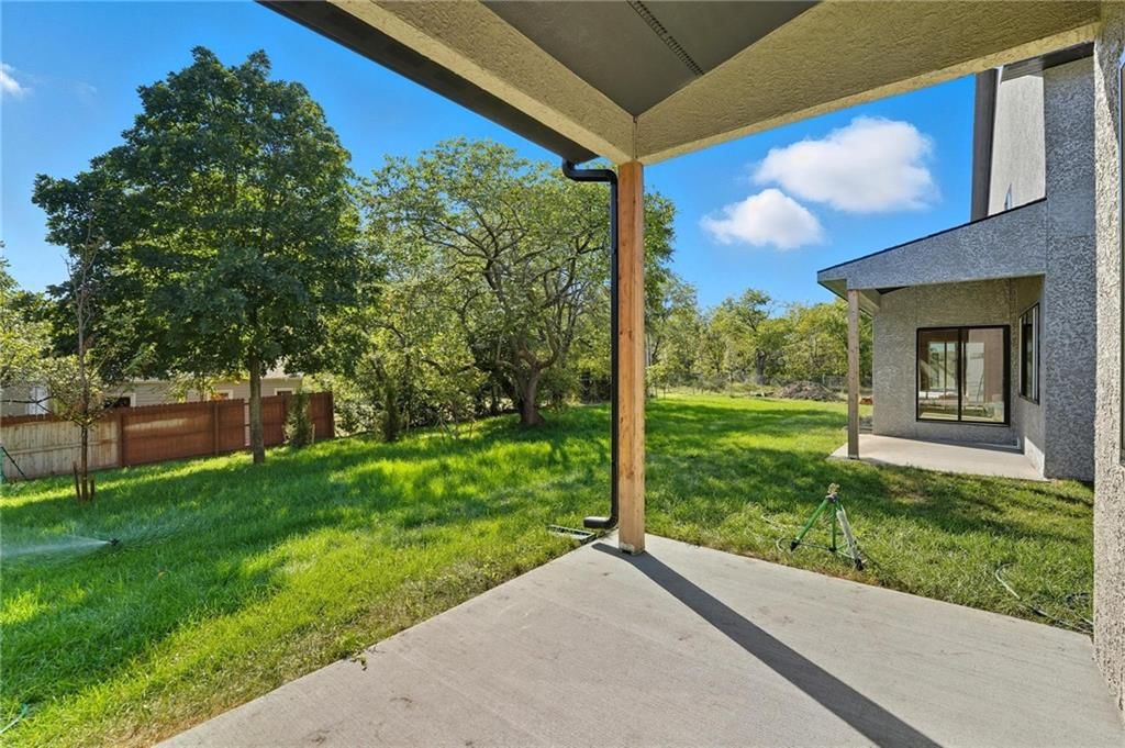 207 NW Orchard Court — photo 31