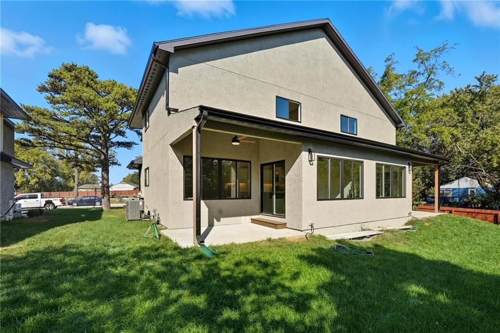 207 NW Orchard Court — photo 32