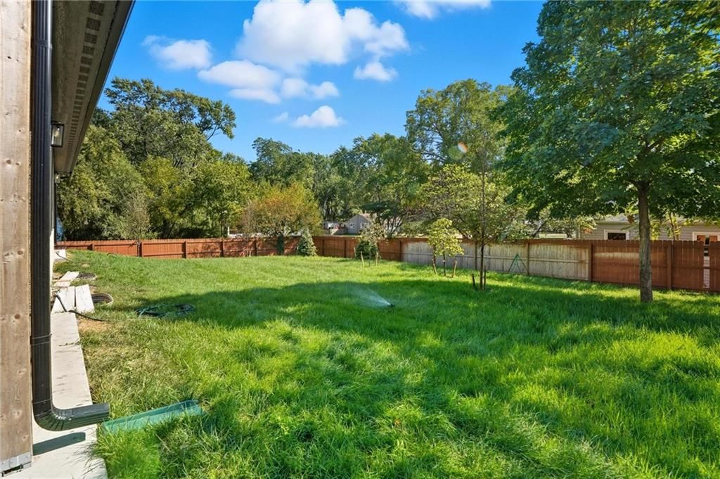 207 NW Orchard Court — photo 34