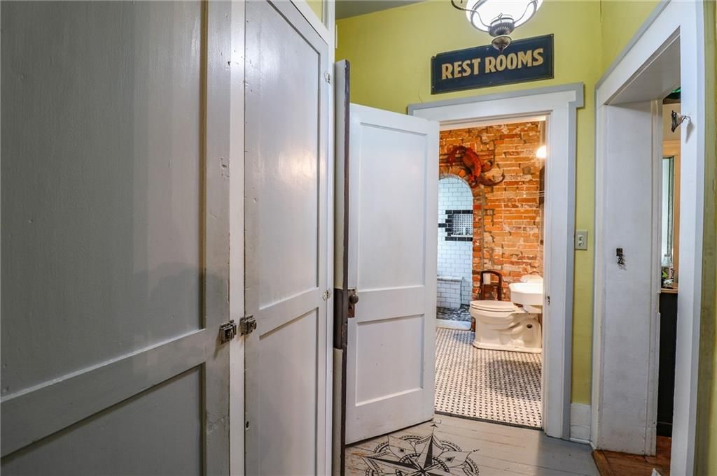 Photo 23 of 93 - 502 N Armstrong Street