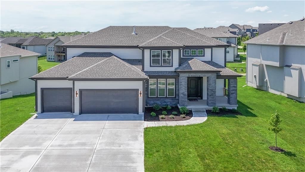 19320 W 114th Terrace, Olathe, KS