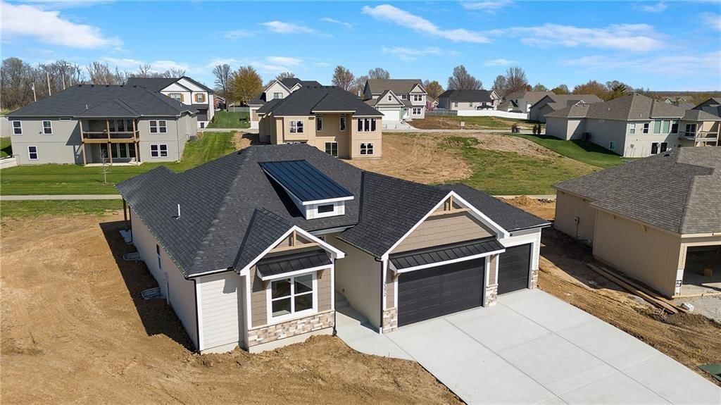 2345 NE Colonnade Avenue — photo 3