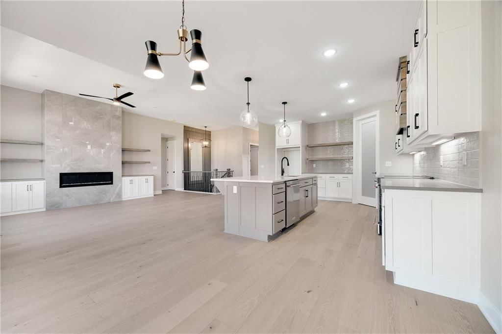 2345 NE Colonnade Avenue — photo 8