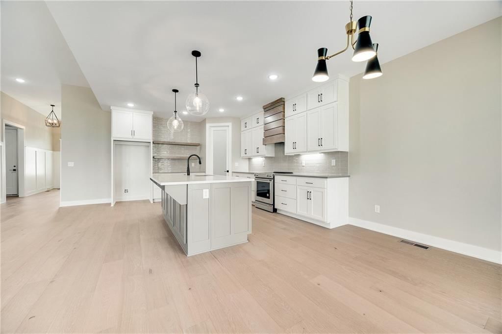 2345 NE Colonnade Avenue — photo 9