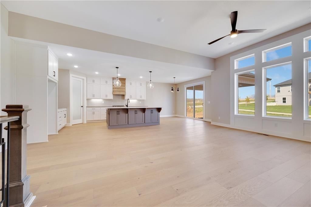 2345 NE Colonnade Avenue — photo 13