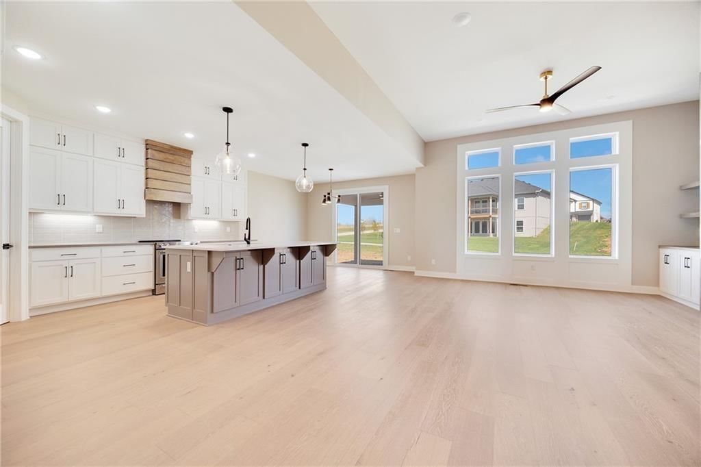 2345 NE Colonnade Avenue — photo 14