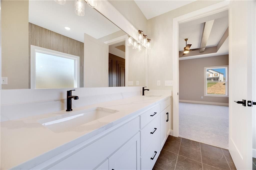 2345 NE Colonnade Avenue — photo 21