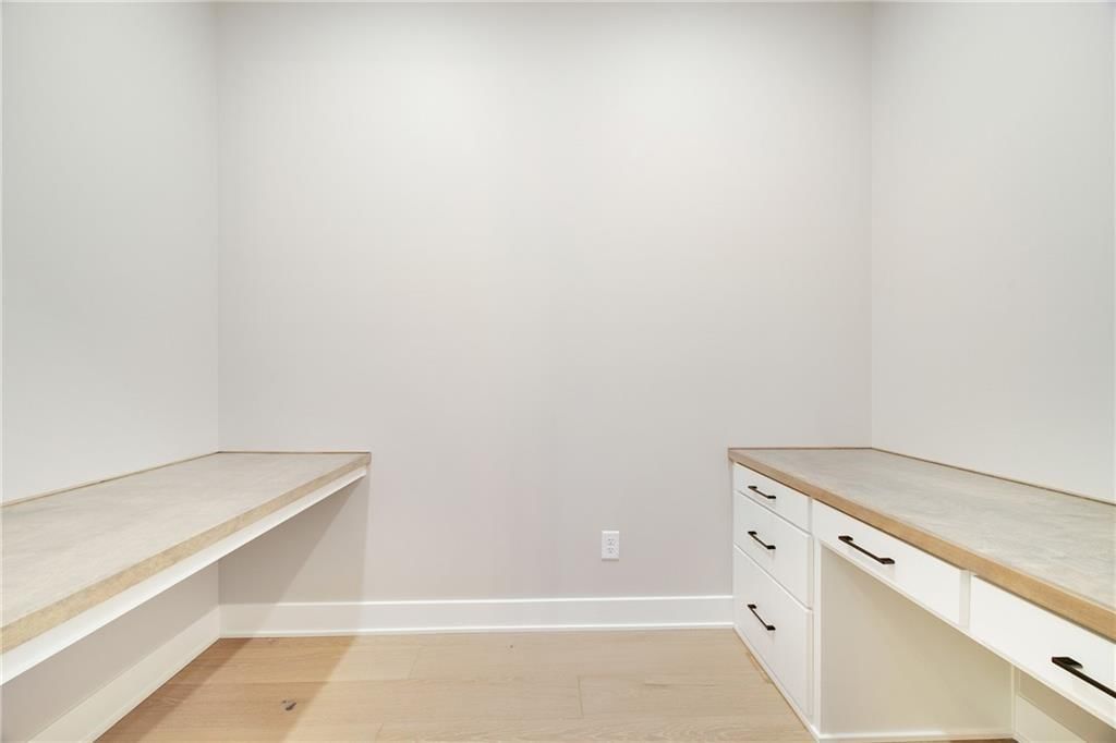 2345 NE Colonnade Avenue — photo 26