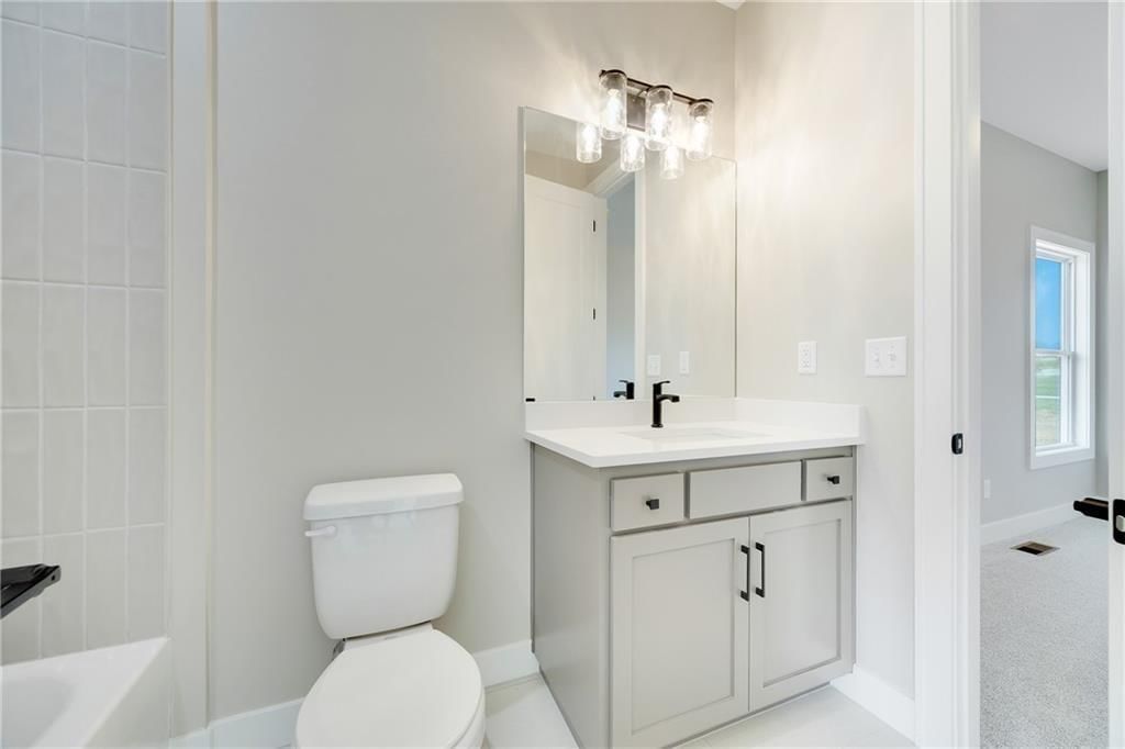2345 NE Colonnade Avenue — photo 31
