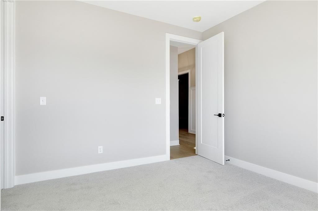 2345 NE Colonnade Avenue — photo 32