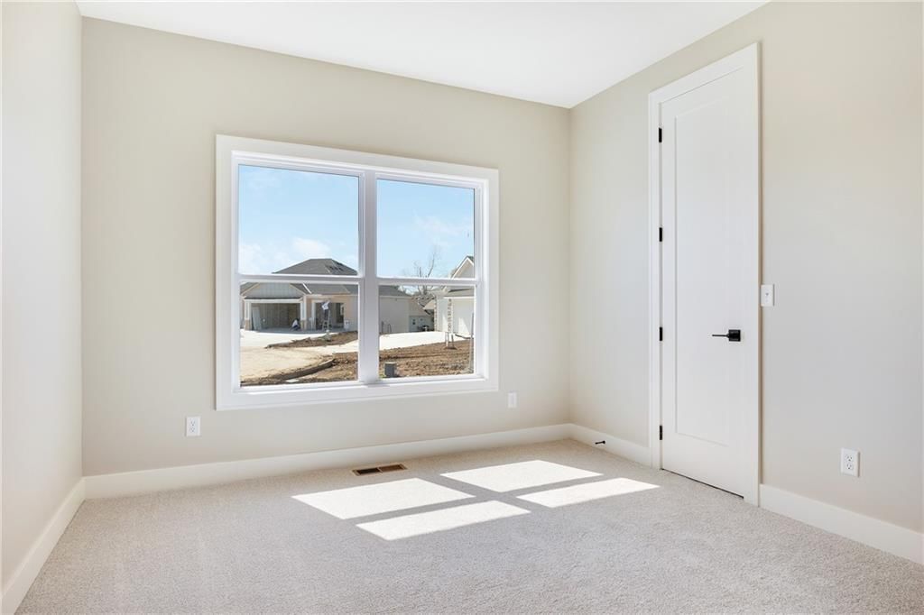 2345 NE Colonnade Avenue — photo 33