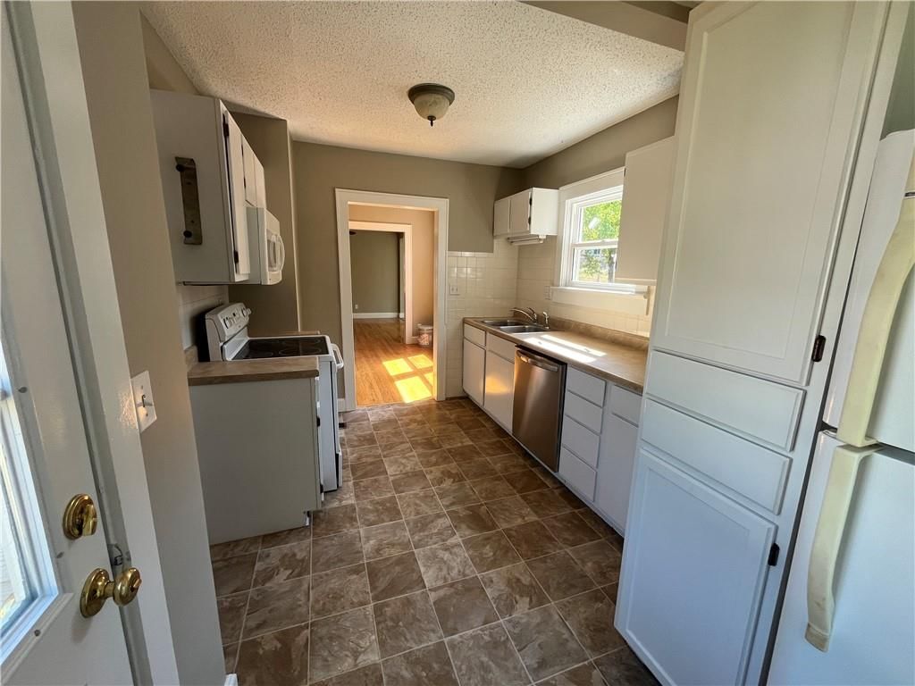 8020 Mercier Street — photo 12