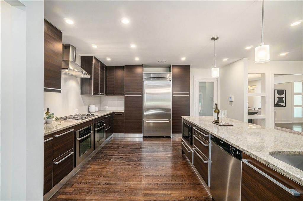 1911 Romany Road — photo 15