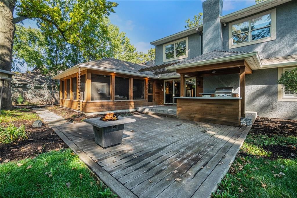 1911 Romany Road — photo 46