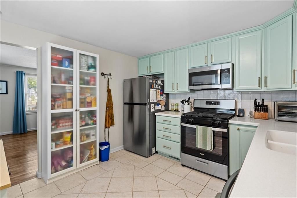 Photo 10 of 27 - 7715 W 54th Terrace
