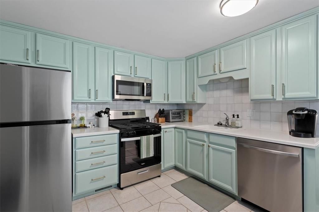 Photo 11 of 27 - 7715 W 54th Terrace
