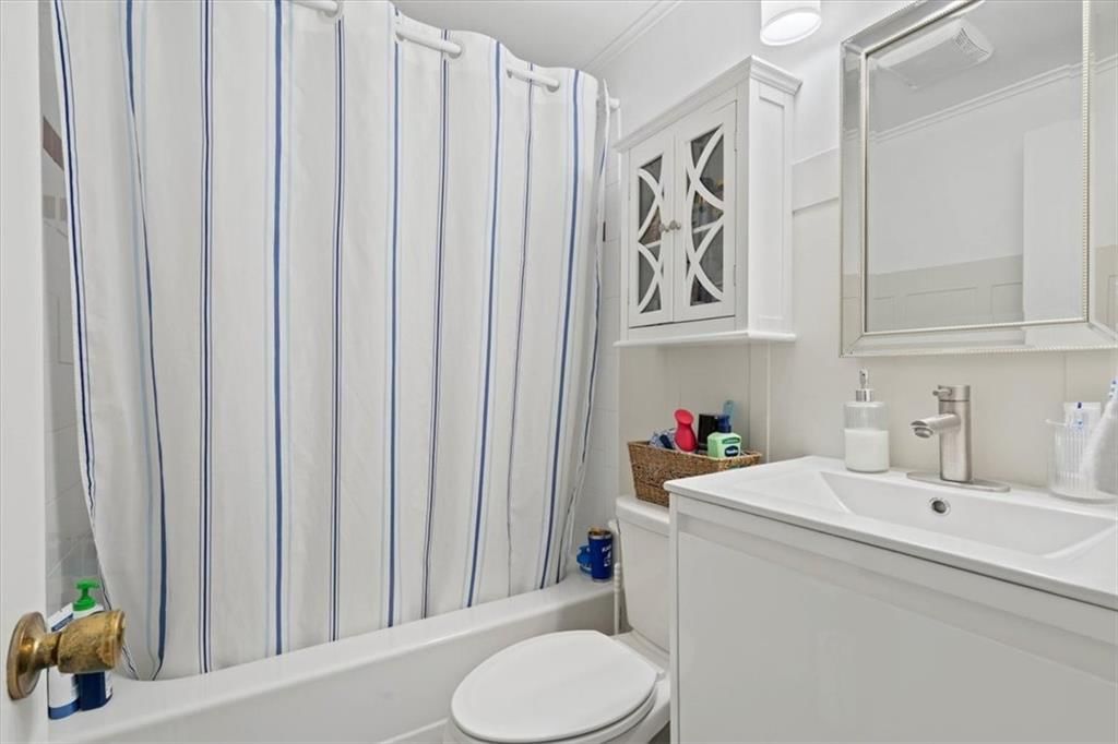 Photo 14 of 27 - 7715 W 54th Terrace