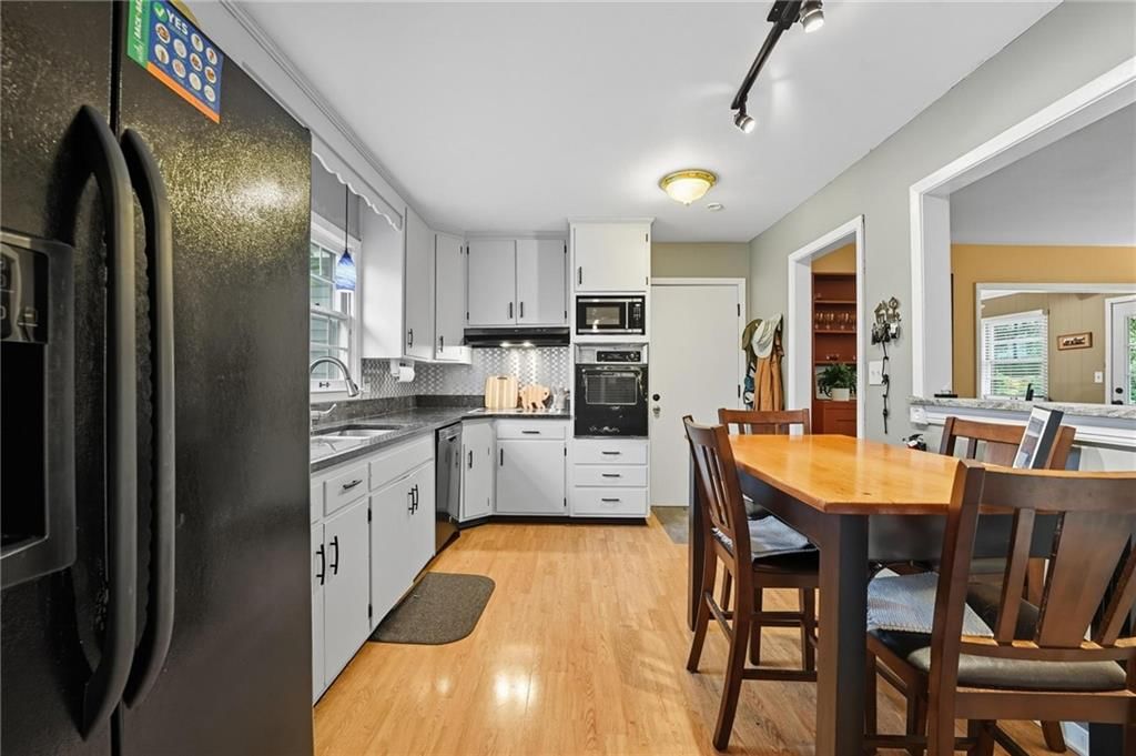 Photo 5 of 22 - 515 E Sheridan Street