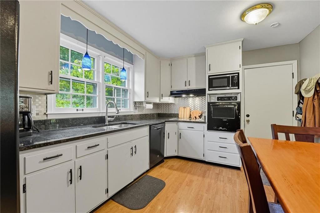 Photo 6 of 22 - 515 E Sheridan Street