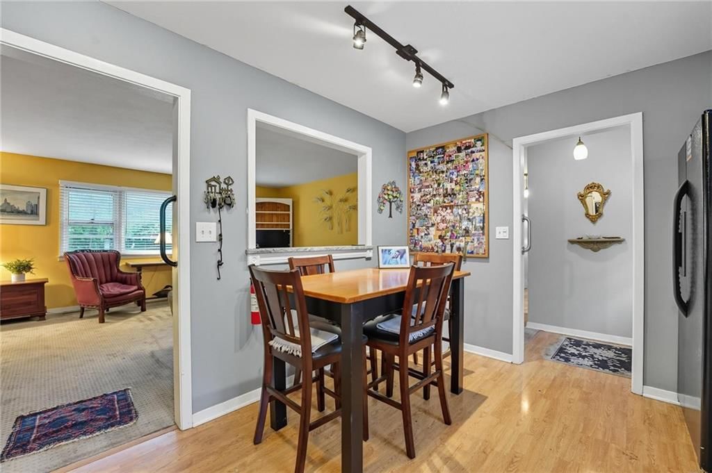 Photo 7 of 22 - 515 E Sheridan Street