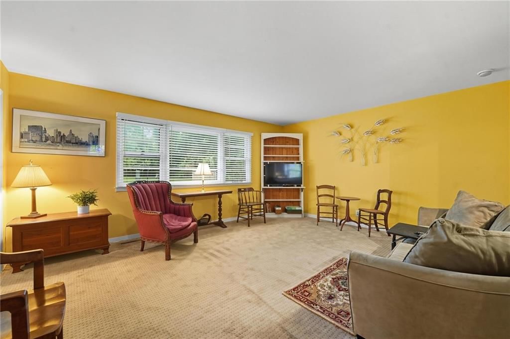 Photo 9 of 22 - 515 E Sheridan Street
