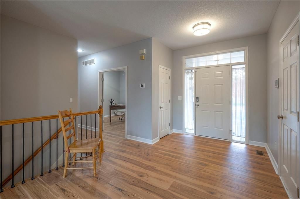 1025 SW Pacific Drive — photo 4