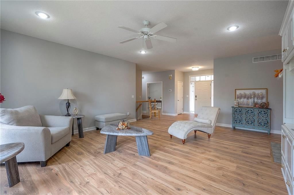 1025 SW Pacific Drive — photo 8