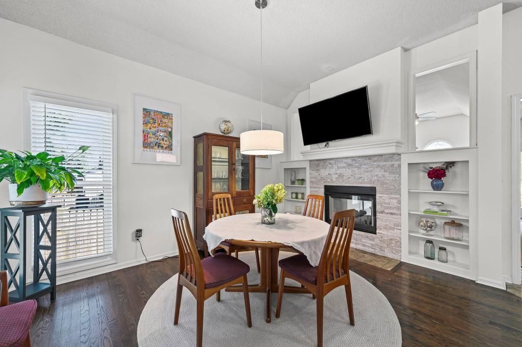 Photo 11 of 41 - 22622 W 49th Terrace