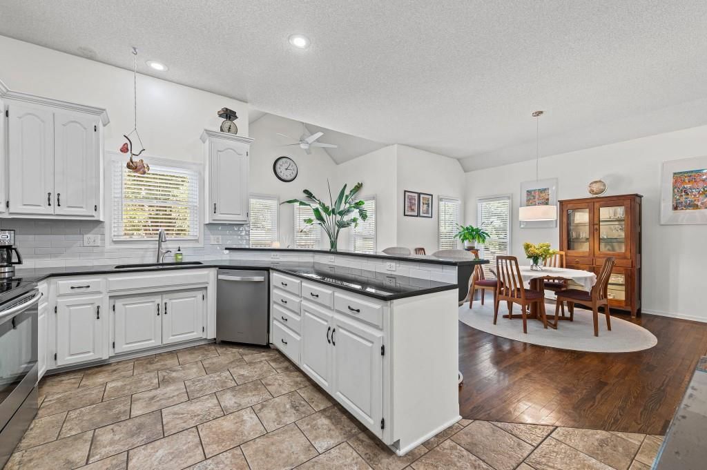 Photo 13 of 41 - 22622 W 49th Terrace