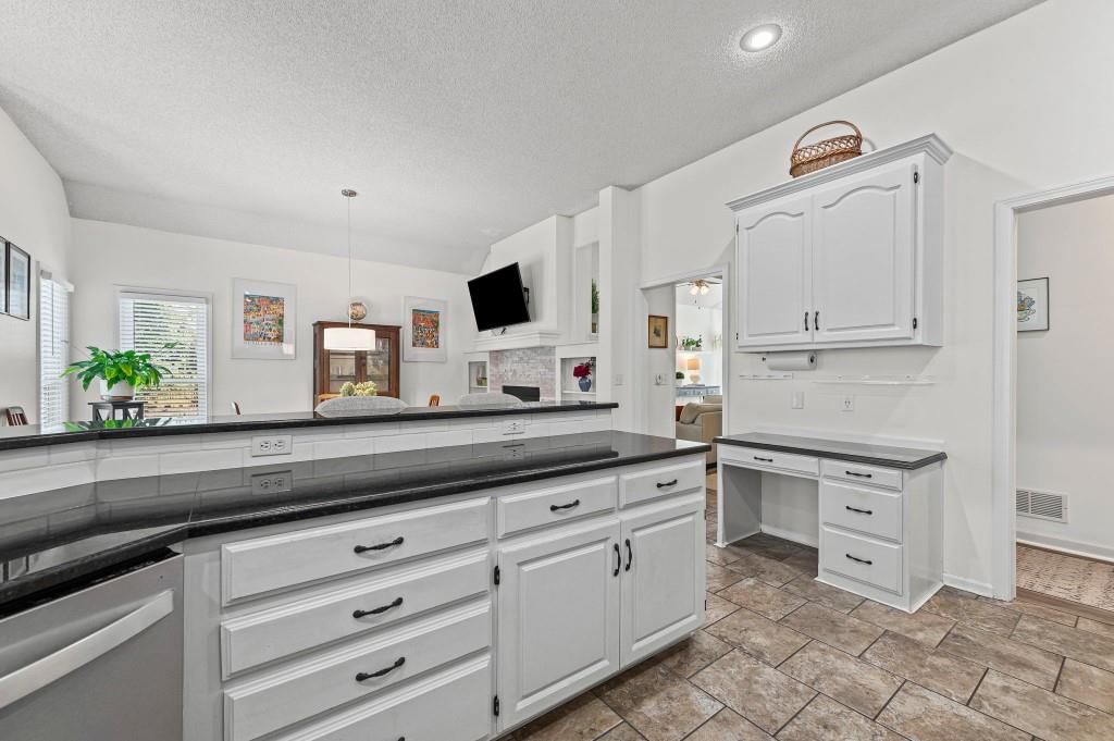 Photo 14 of 41 - 22622 W 49th Terrace