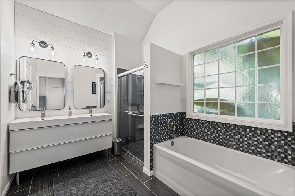 Photo 19 of 41 - 22622 W 49th Terrace