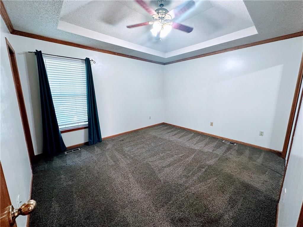 Photo 12 of 24 - 1626 S Whitney Road