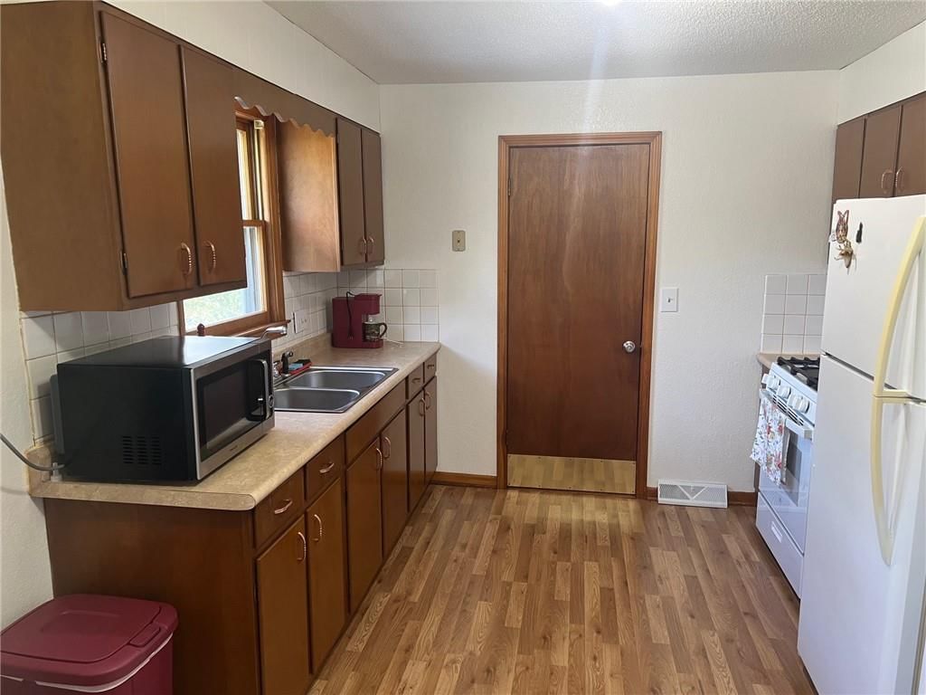 Photo 6 of 20 - 311 W Pine Street