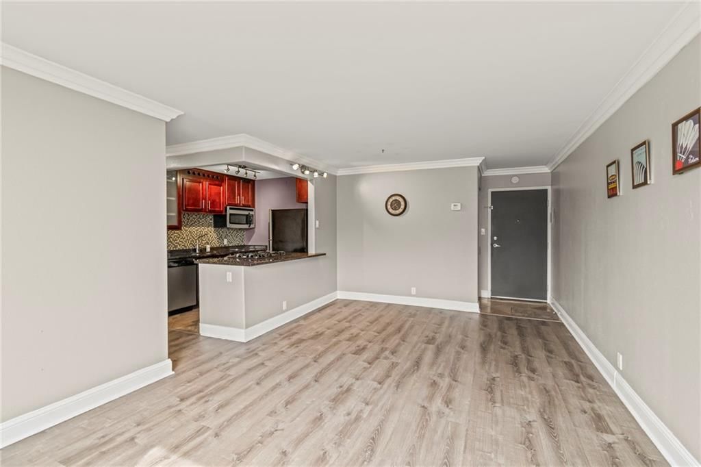 700 E 8TH Street — photo 5