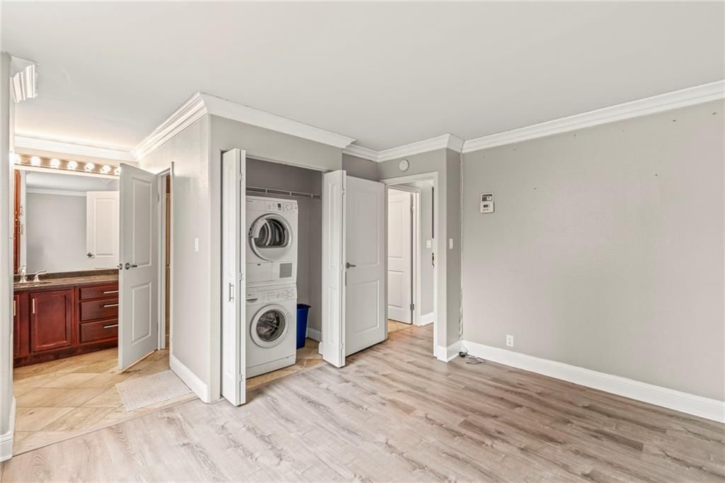 700 E 8TH Street — photo 10