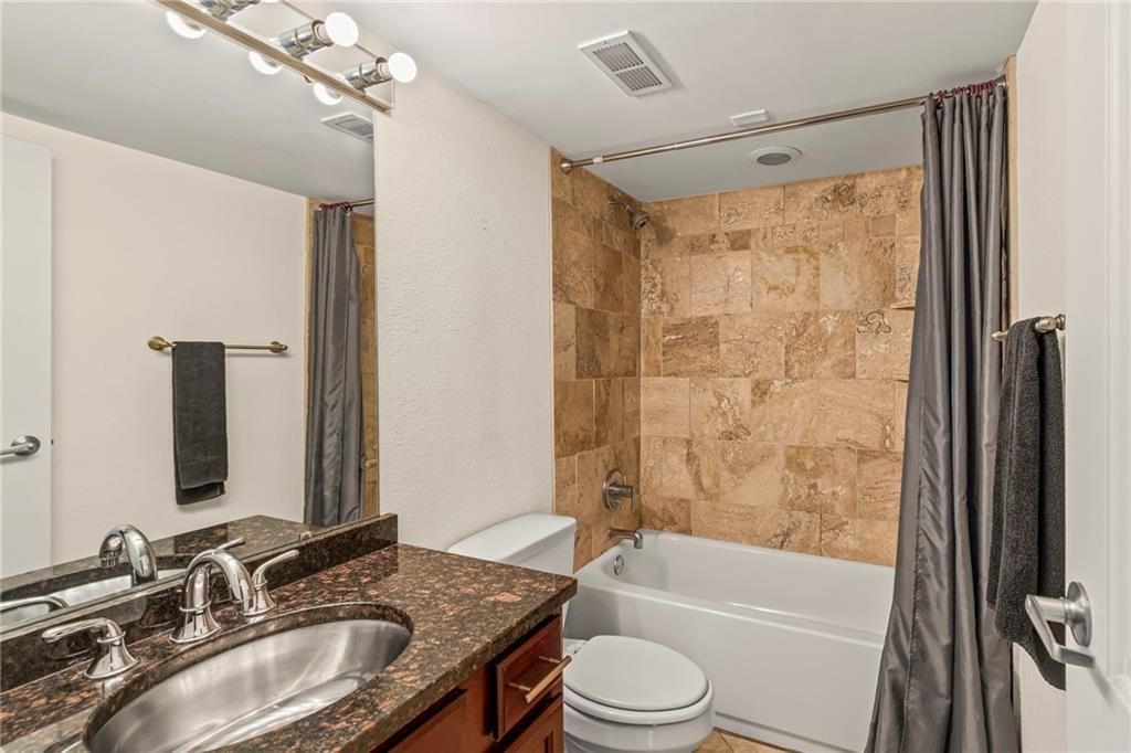 700 E 8TH Street — photo 16