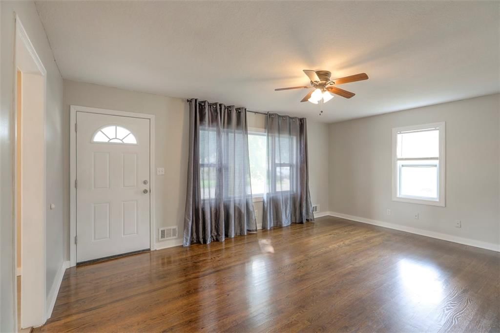 Photo 5 of 36 - 1406 E Loula Street