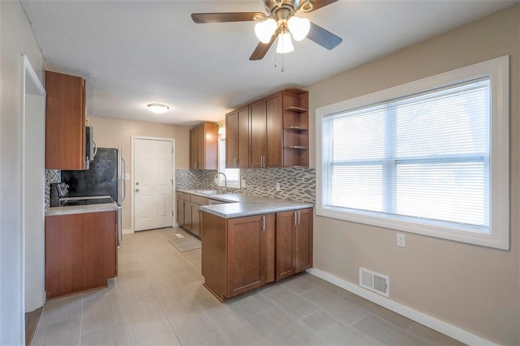 Photo 8 of 36 - 1406 E Loula Street