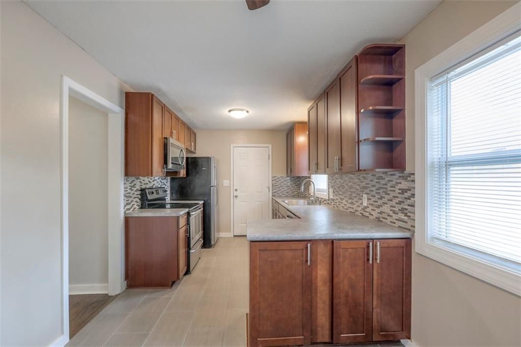 Photo 9 of 36 - 1406 E Loula Street