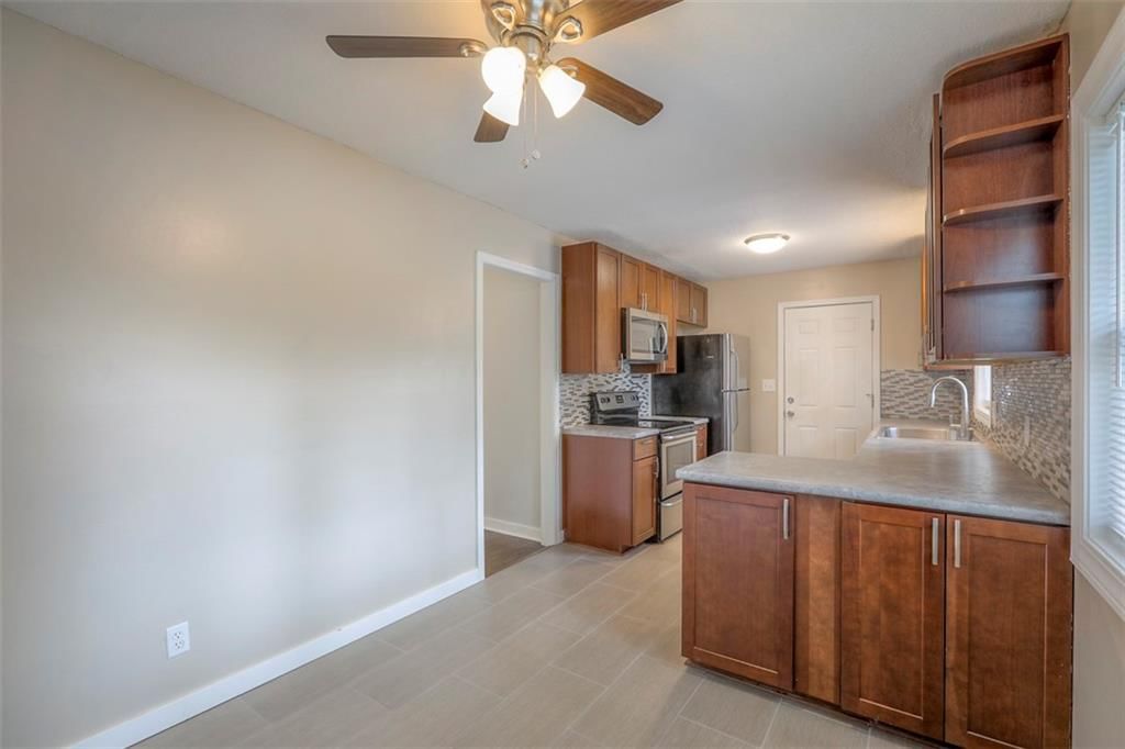 Photo 10 of 36 - 1406 E Loula Street