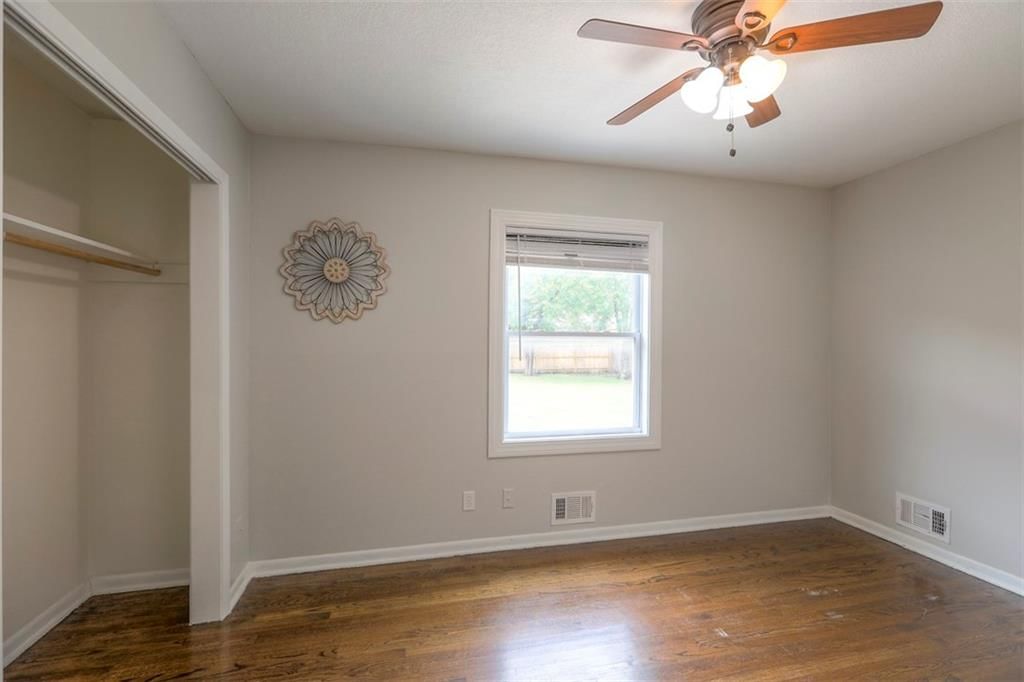 Photo 15 of 36 - 1406 E Loula Street