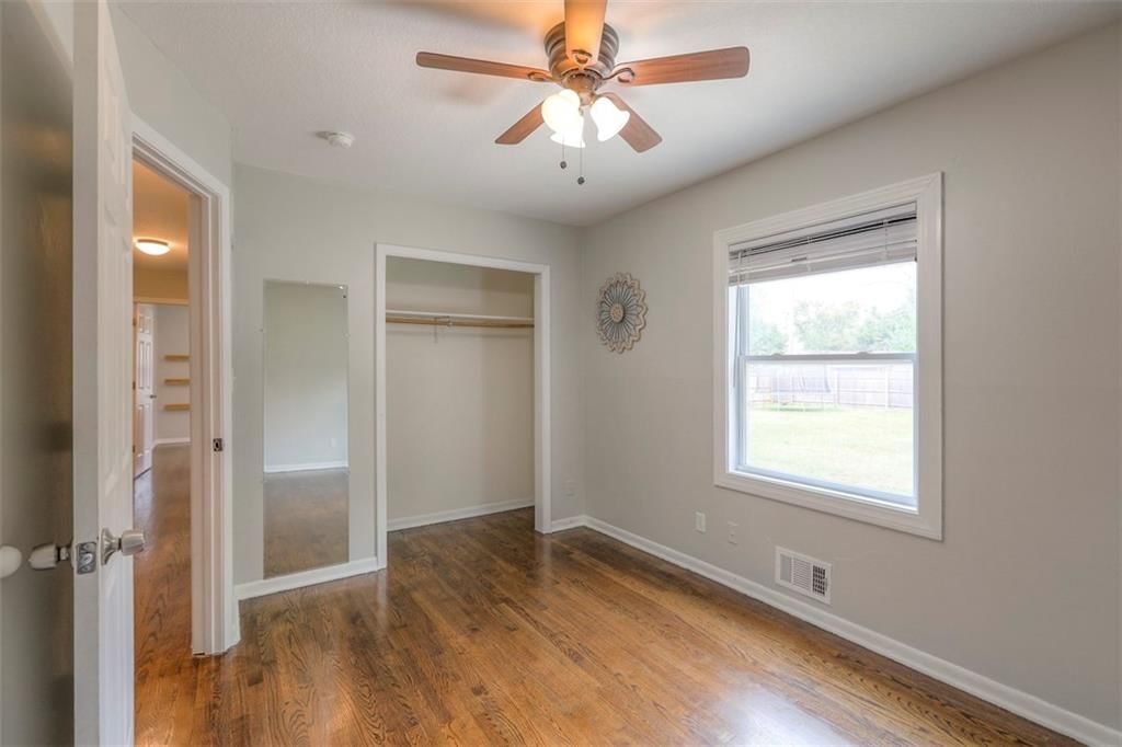Photo 16 of 36 - 1406 E Loula Street