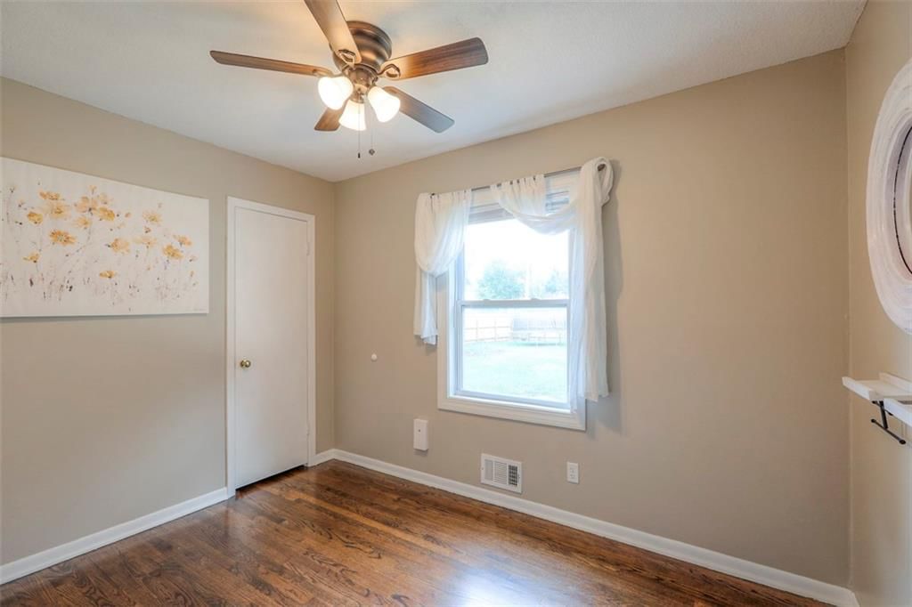 Photo 18 of 36 - 1406 E Loula Street