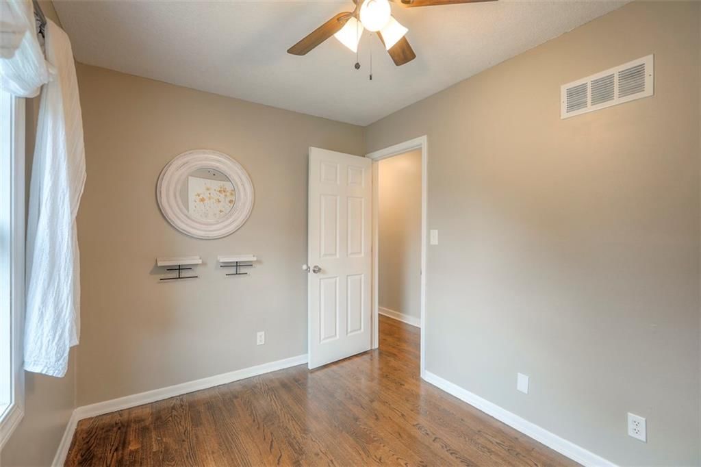 Photo 19 of 36 - 1406 E Loula Street