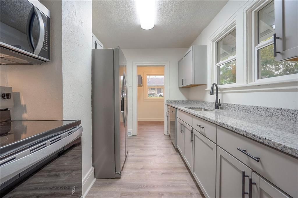 Photo 2 of 33 - 1814 Walker Avenue
