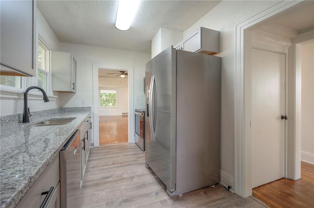 Photo 4 of 33 - 1814 Walker Avenue