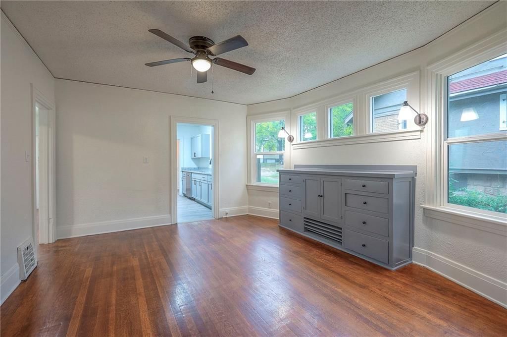 Photo 14 of 33 - 1814 Walker Avenue