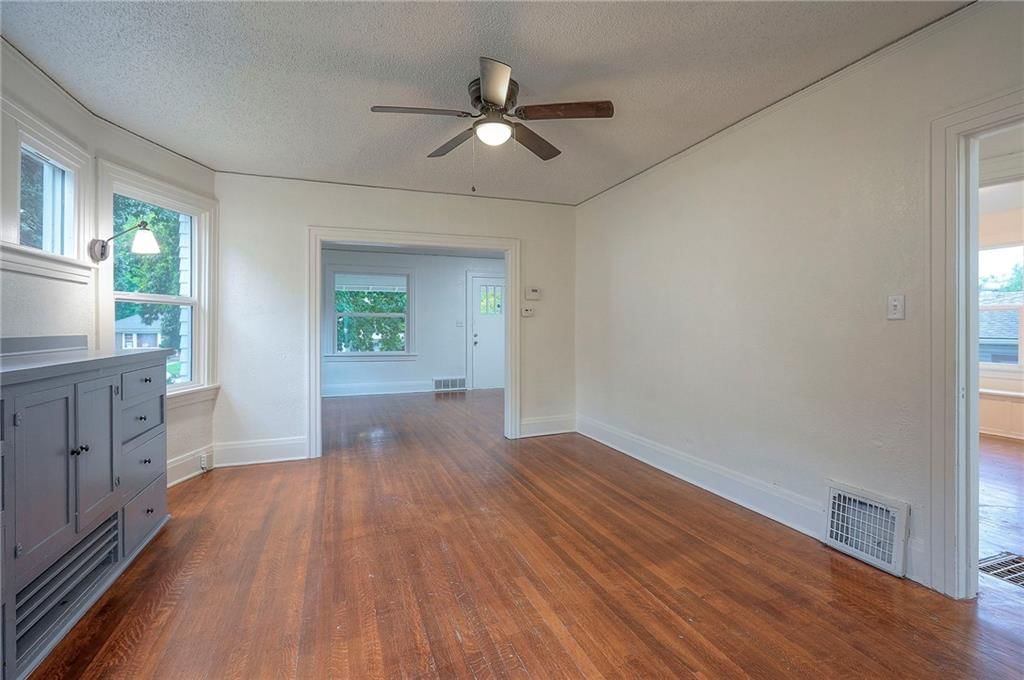 Photo 16 of 33 - 1814 Walker Avenue