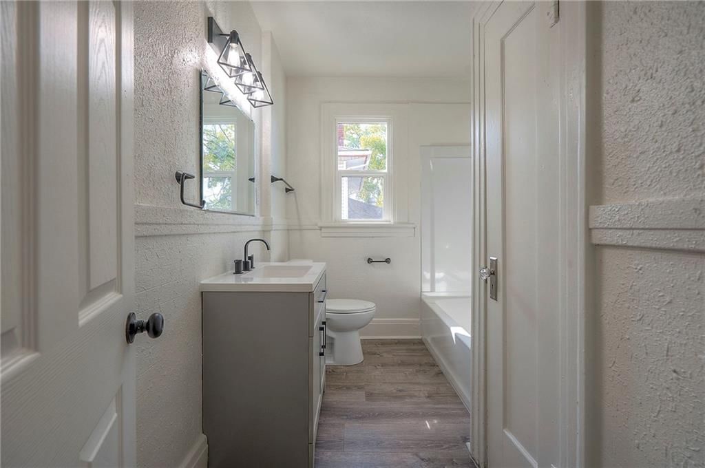Photo 20 of 33 - 1814 Walker Avenue